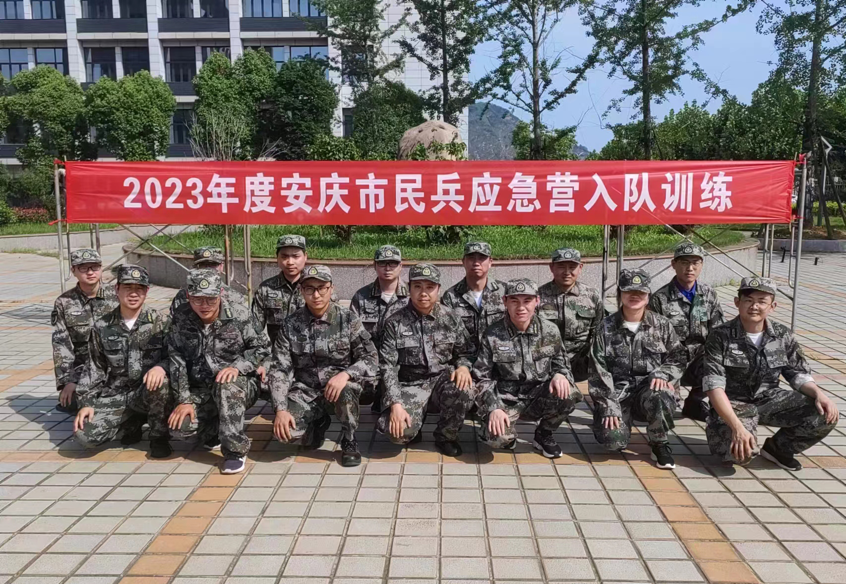 聯(lián)動屬具、安慶車橋民兵班入隊(duì)訓(xùn)練合影.jpg